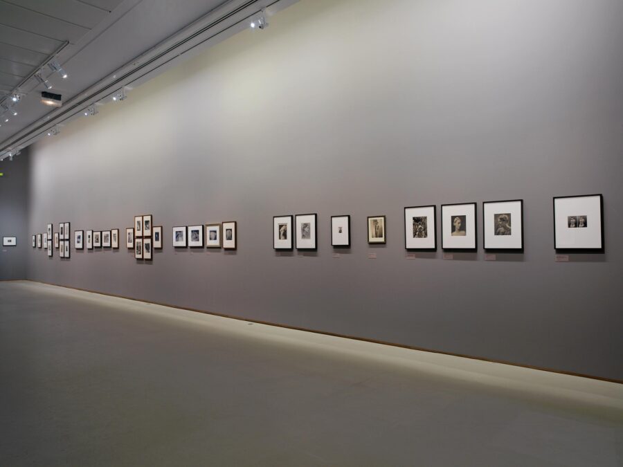 Vue de l'exposition L'Art de Lee Miller