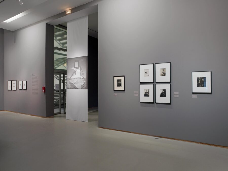 Vue de l'exposition L'Art de Lee Miller