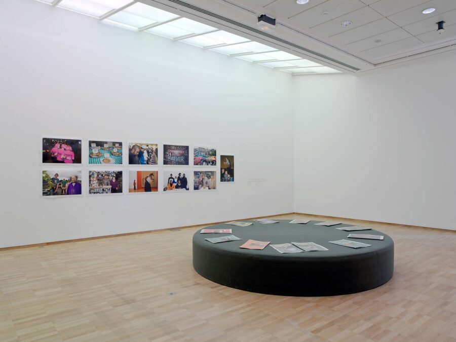 Vue de l'exposition Planète Parr. La collection de Martin Parr