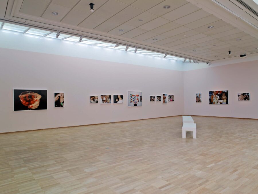 Vue de l'exposition Planète Parr. La collection de Martin Parr
