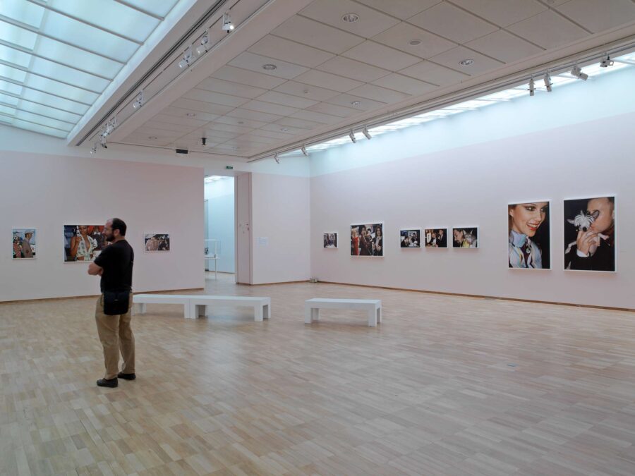 Vue de l'exposition Planète Parr. La collection de Martin Parr