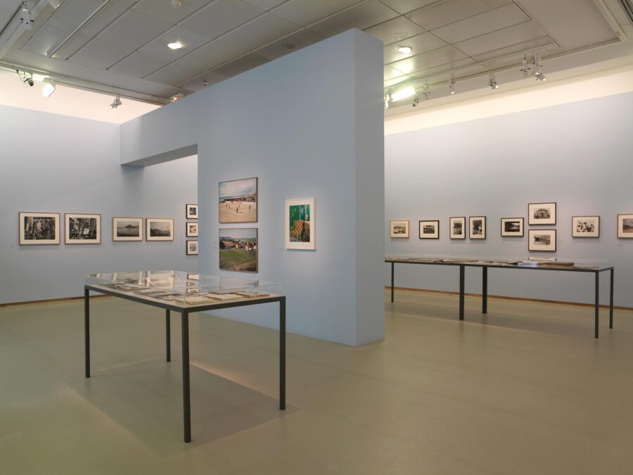 Vue de l'exposition Planète Parr. La collection de Martin Parr