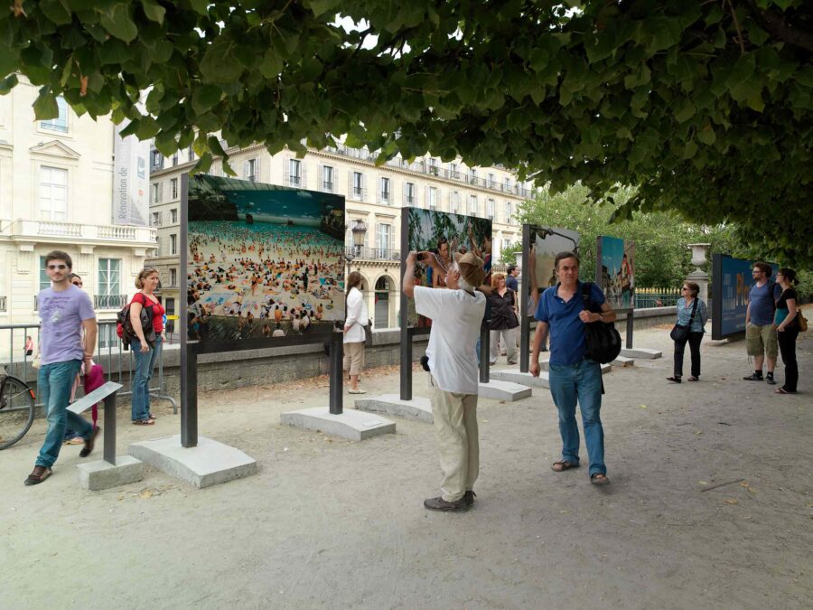 Vue de l'exposition Planète Parr. La collection de Martin Parr