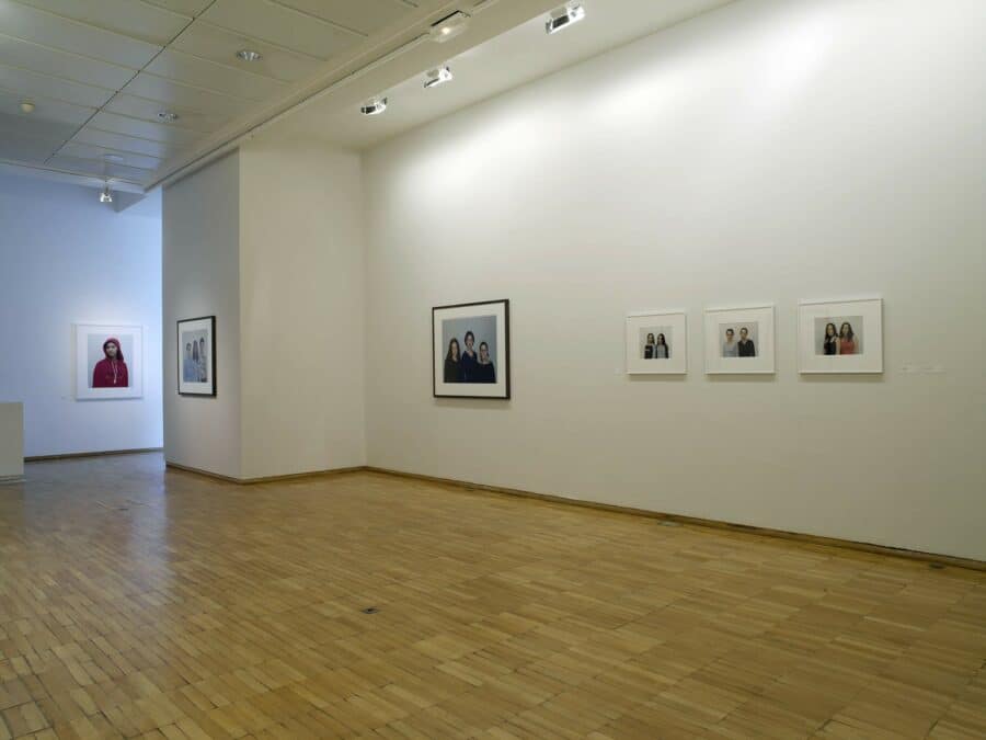 Vue de l'exposition Rineke Dijkstra, photographies et vidéos, 1991-2004