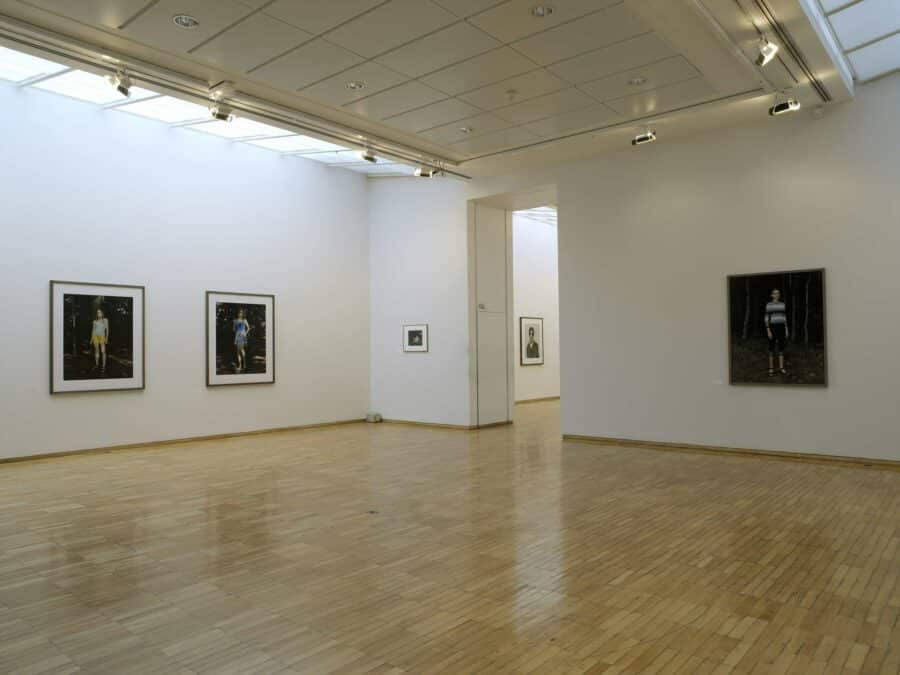 Vue de l'exposition Rineke Dijkstra, photographies et vidéos, 1991-2004