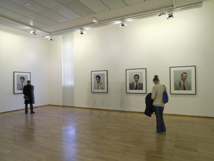 Vue de l'exposition Rineke Dijkstra, photographies et vidéos, 1991-2004