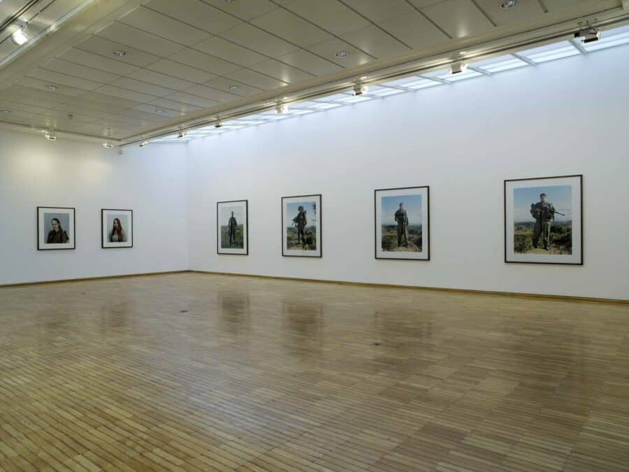 Vue de l'exposition Rineke Dijkstra, photographies et vidéos, 1991-2004