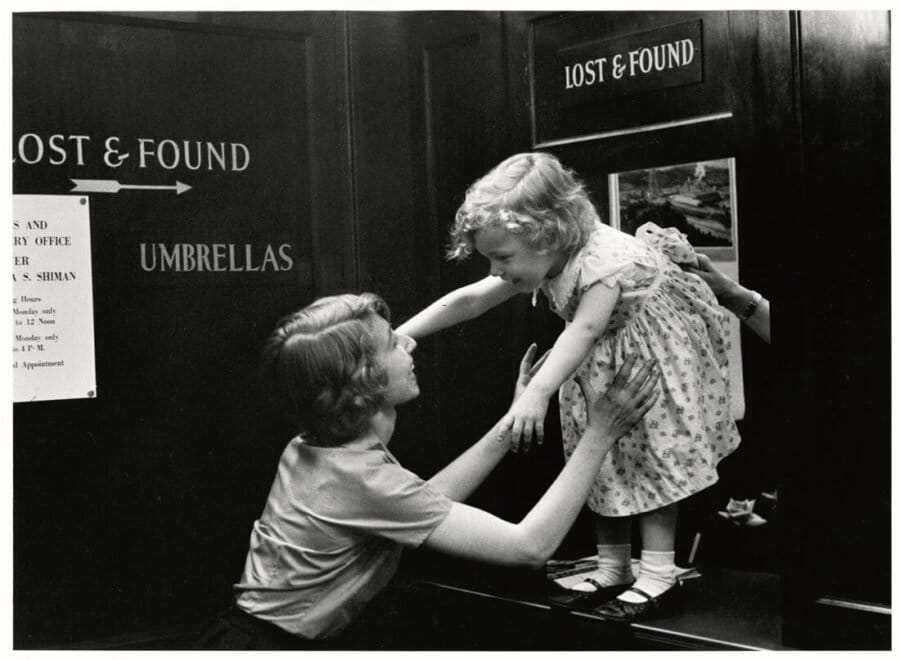 Enfant perdu dans un grand magasin, New York