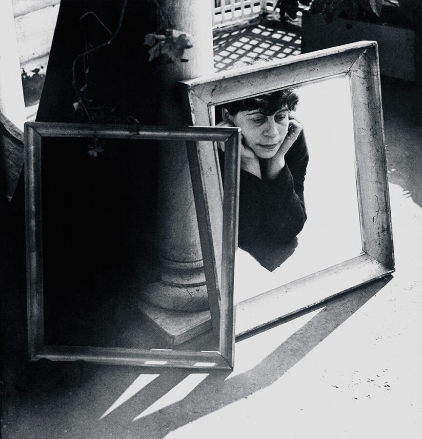 Florence Henri, Selfportrait, 1938. gelatin silver print, 24,8 x 23,1 cm. Courtesy Archives Florence Henri, Gênes. Florence Henri © Galleria Martini & Ronchetti