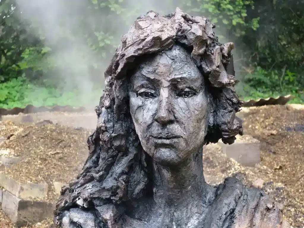 Sculpture d’Olympe de Gouges réalisée par Cécile Raynal