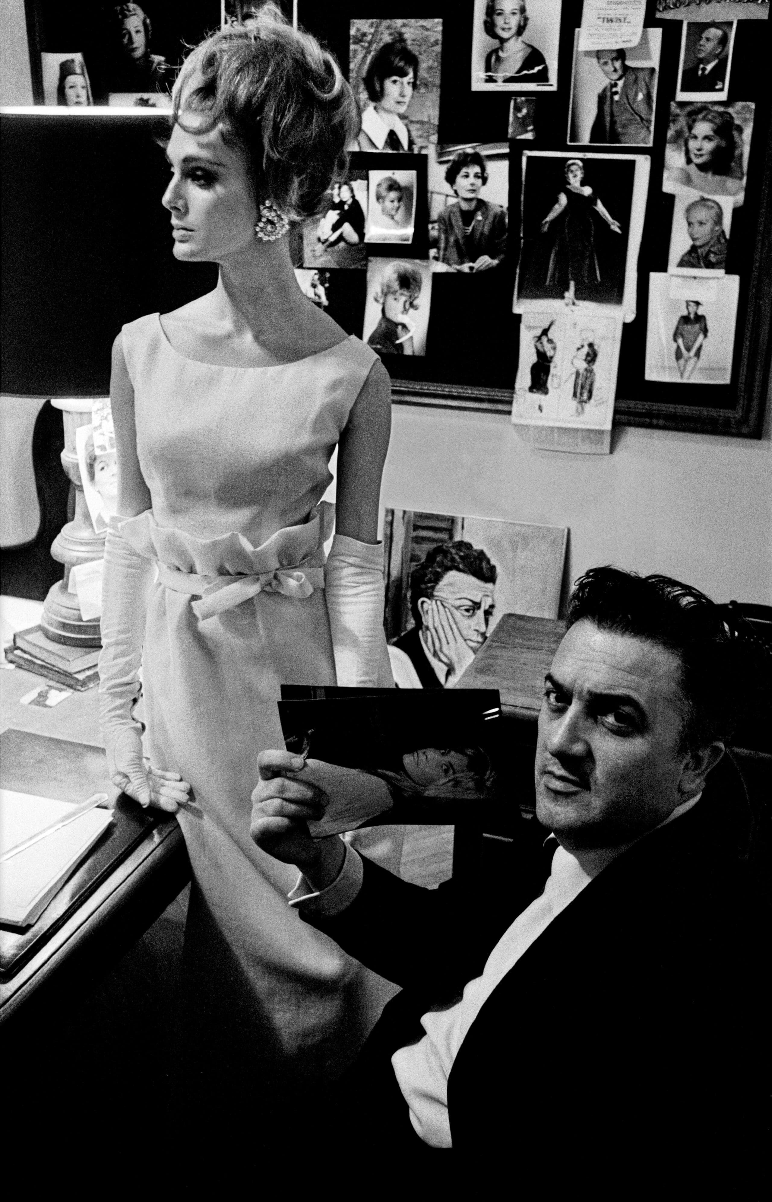 Deborah Dixon et Federico Fellini, haute couture italienne, pour Harper's Bazaar, Rome, Italie