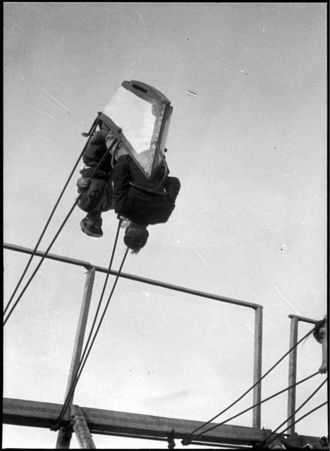 11a. Imre Kinszki, Hajóhinta (« Balançoire en forme de bateau »), 1933 © FSZEK