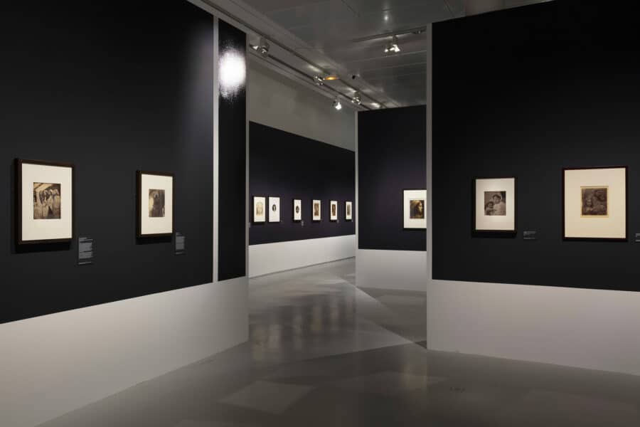 Vue de l'exposition Julia Margaret Cameron. Capturer la beauté