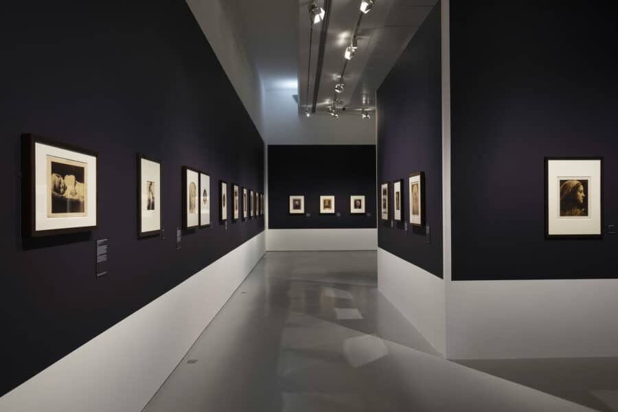 Vue de l'exposition Julia Margaret Cameron. Capturer la beauté