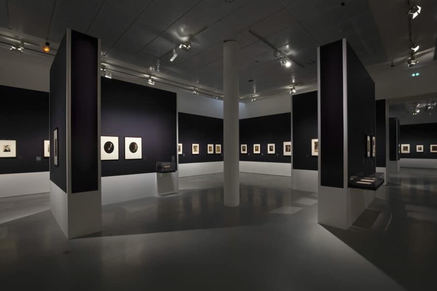 Vue de l'exposition Julia Margaret Cameron. Capturer la beauté
