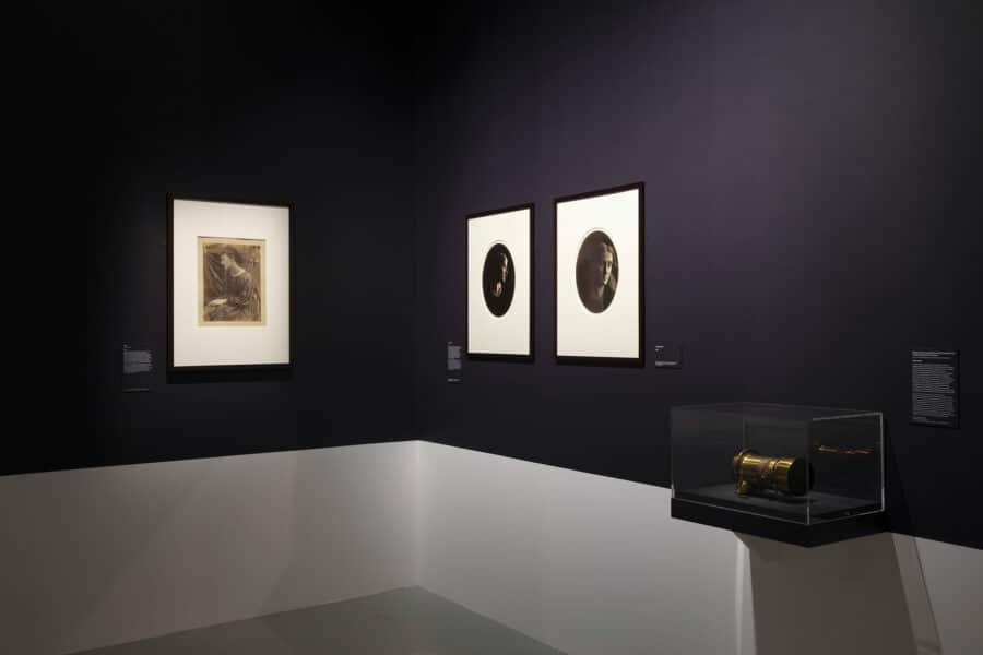 Vue de l'exposition Julia Margaret Cameron. Capturer la beauté