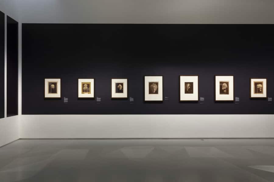 Vue de l'exposition Julia Margaret Cameron. Capturer la beauté