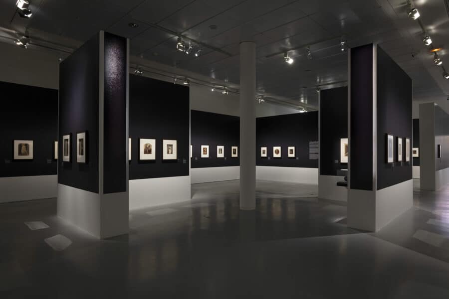 Vue de l'exposition Julia Margaret Cameron. Capturer la beauté