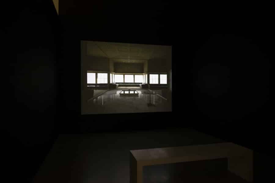 Vue de l'exposition Victor Burgin. Ça