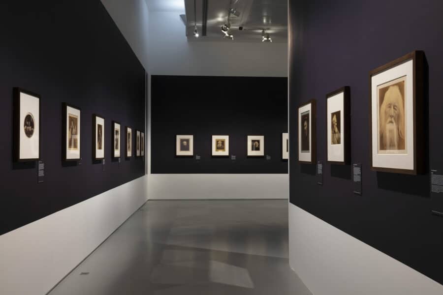 Vue de l'exposition Julia Margaret Cameron. Capturer la beauté
