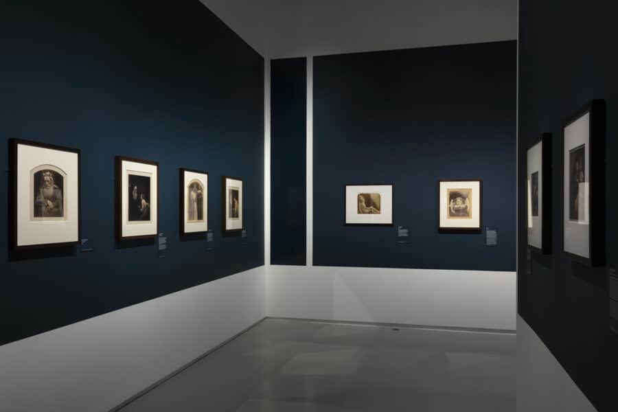 Vue de l'exposition Julia Margaret Cameron. Capturer la beauté