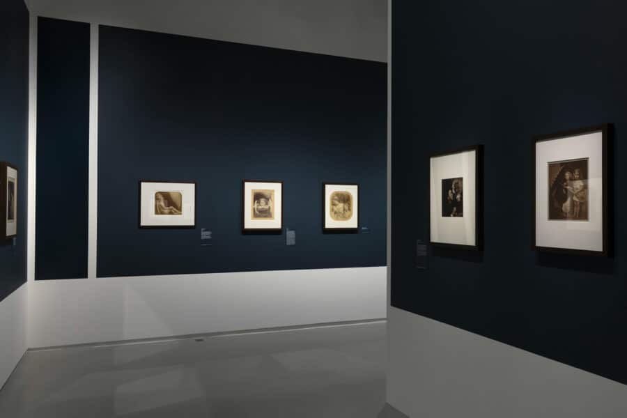 Vue de l'exposition Julia Margaret Cameron. Capturer la beauté