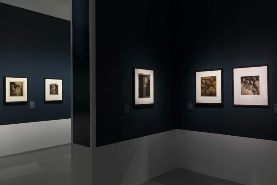 Vue de l'exposition Julia Margaret Cameron. Capturer la beauté