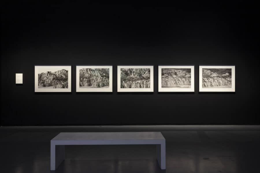 Vue de l'exposition Victor Burgin. Ça