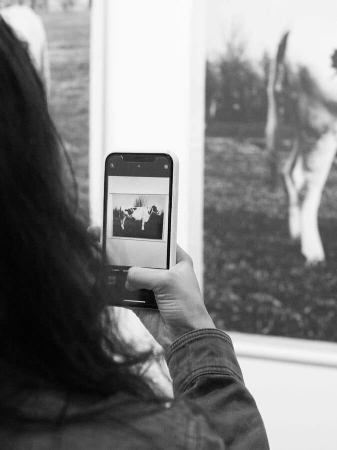 Visites des apprenantes de l'E.M.A dans l'exposition Renverser ses yeux