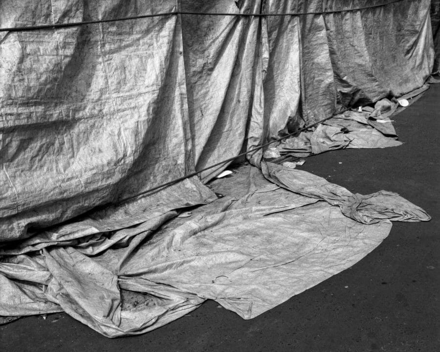 La piel de la banqueta [La peau du trottoir]