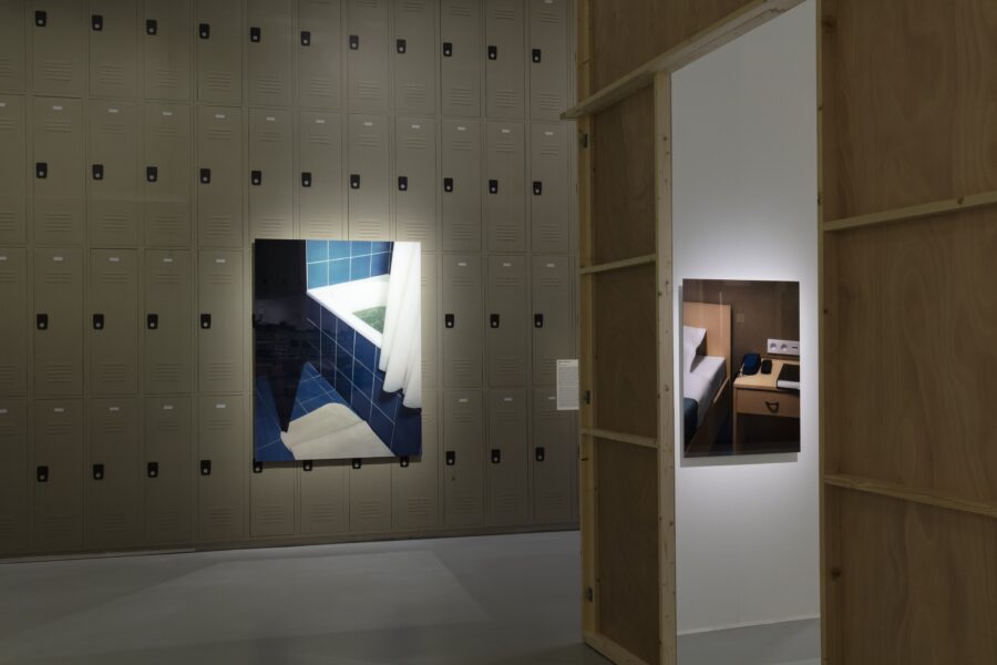 Vue de l'exposition Thomas Demand. Le bégaiement de l'histoire, du 14 février au 28 mai 2023 au Jeu de Paume, Paris.