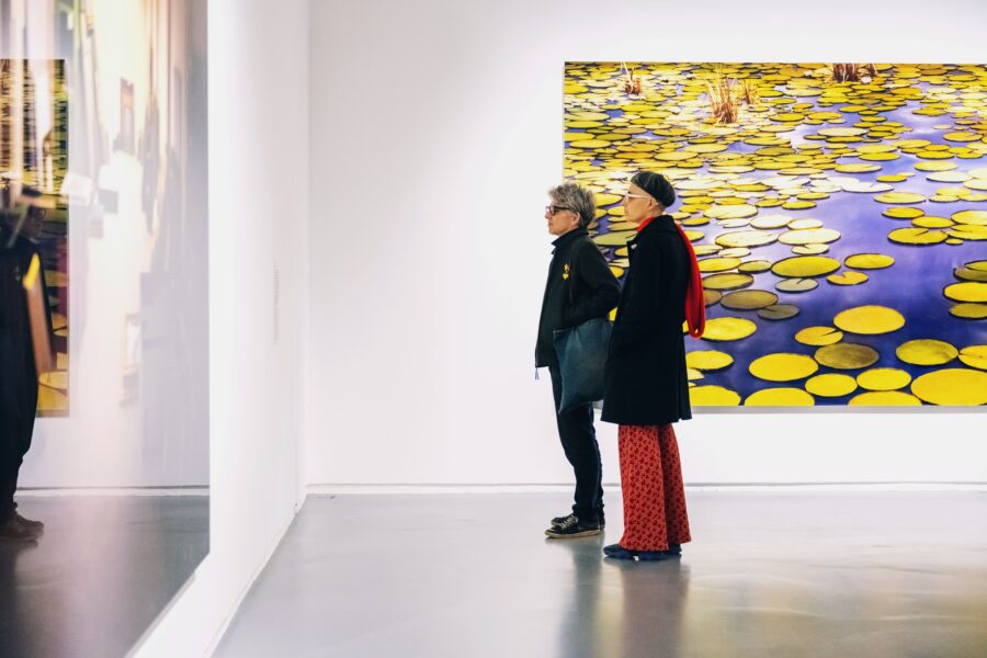 Vue de l'exposition Thomas Demand. Le bégaiement de l'histoire, du 14 février au 28 mai 2023 au Jeu de Paume, Paris.