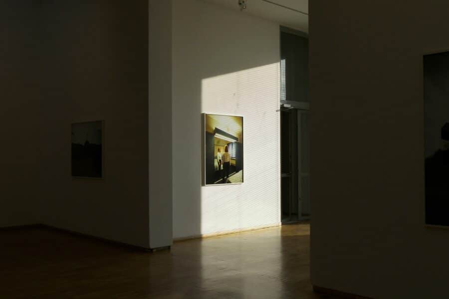 Vue de l'exposition Croiser des mondes. Aspects du document contemporain