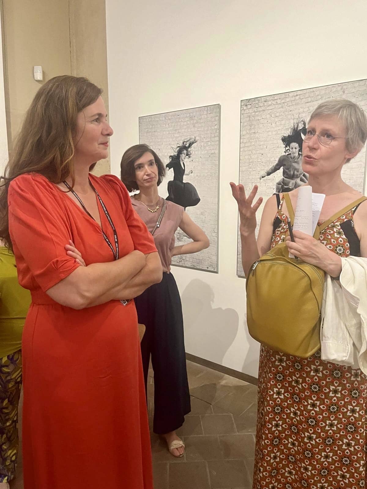 Voyage des Donateurs lors des Rencontres d’Arles en compagnie de Pia Viewing – avec la photographe Agnès Geoffray – juillet 2025
