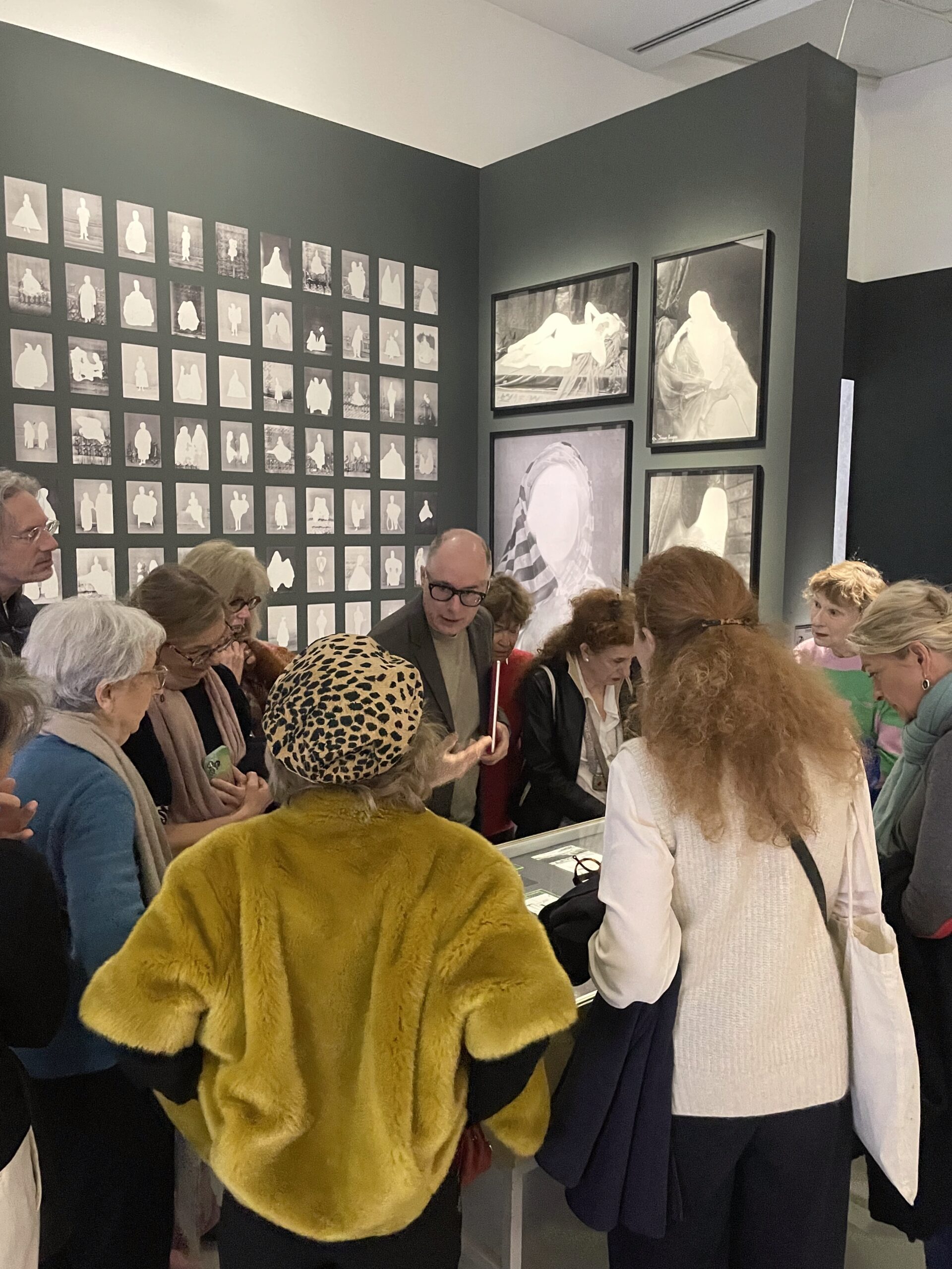 Visite de l’exposition Le monde selon l’IA au Jeu de Paume en compagnie du commissaire Antonio Somaini – avril 2025