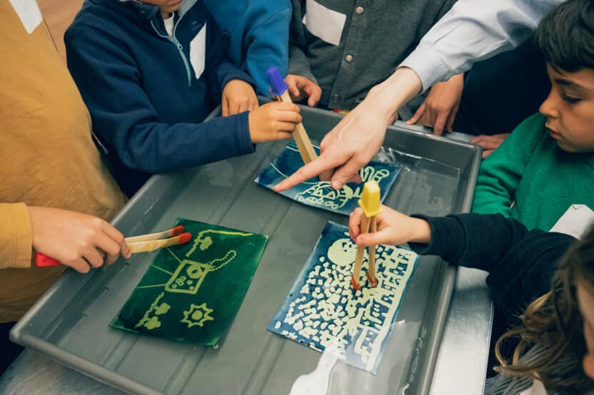 Atelier cyanotype enfants © Bastien Eveno