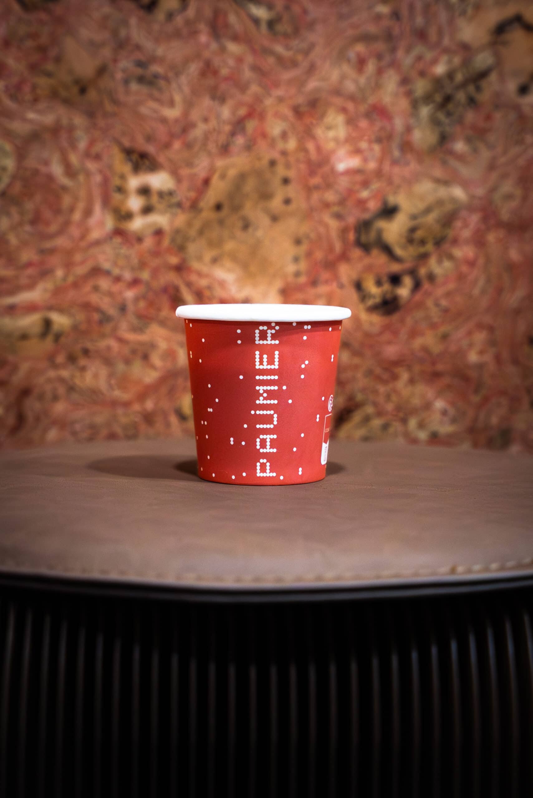Photo du Café Palmier, situé au Jeu de Paume, présentant des plats et des boissons.